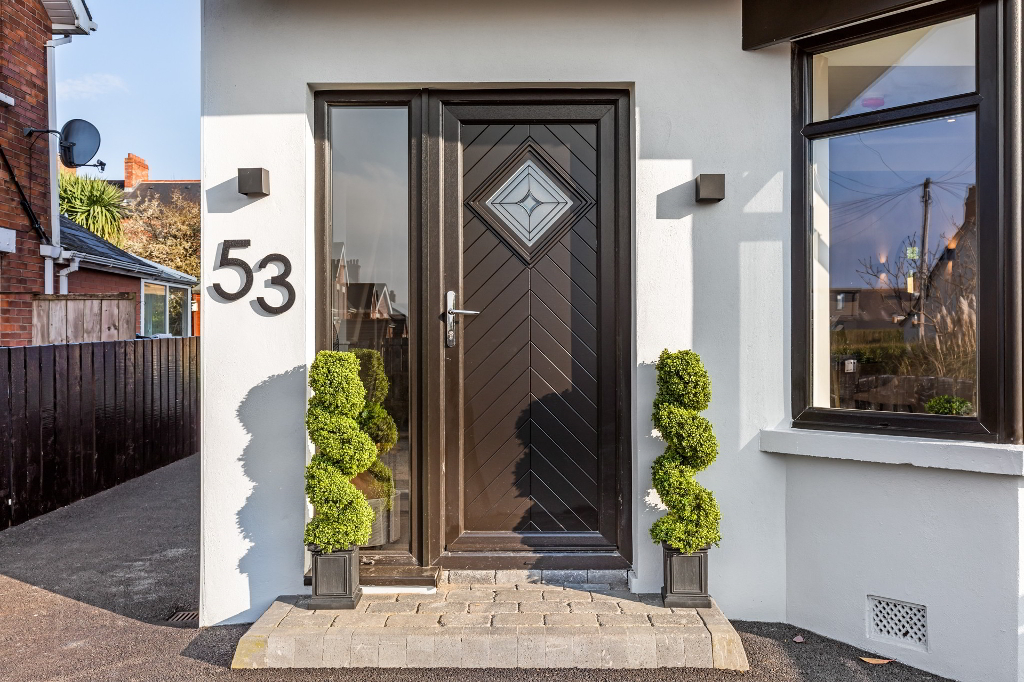 Photo 3 of 53 Irwin Drive, Belfast