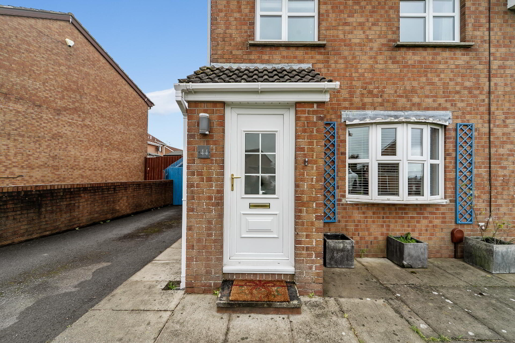 Photo 2 of 44 Glenwood Court, Glenavy Road, Lisburn