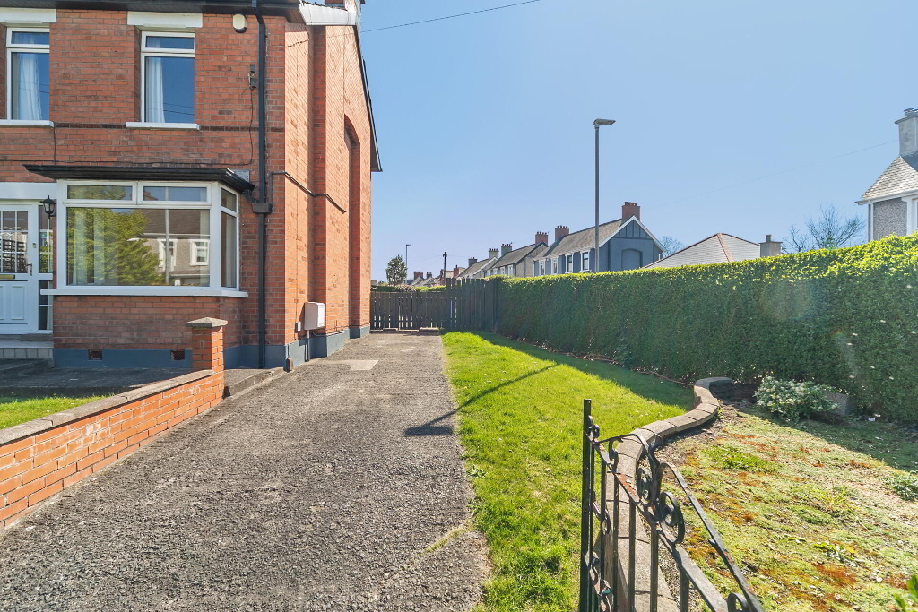 Photo 2 of 16 Sandhill Parade, Belfast