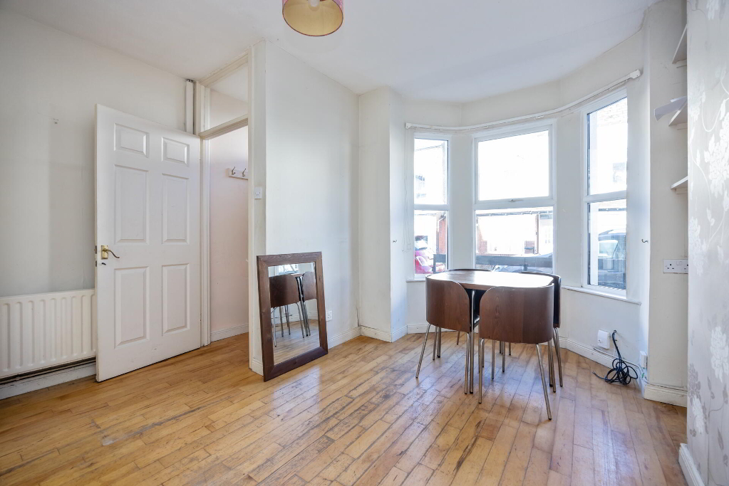 Photo 2 of 30 Fernwood Street, Belfast