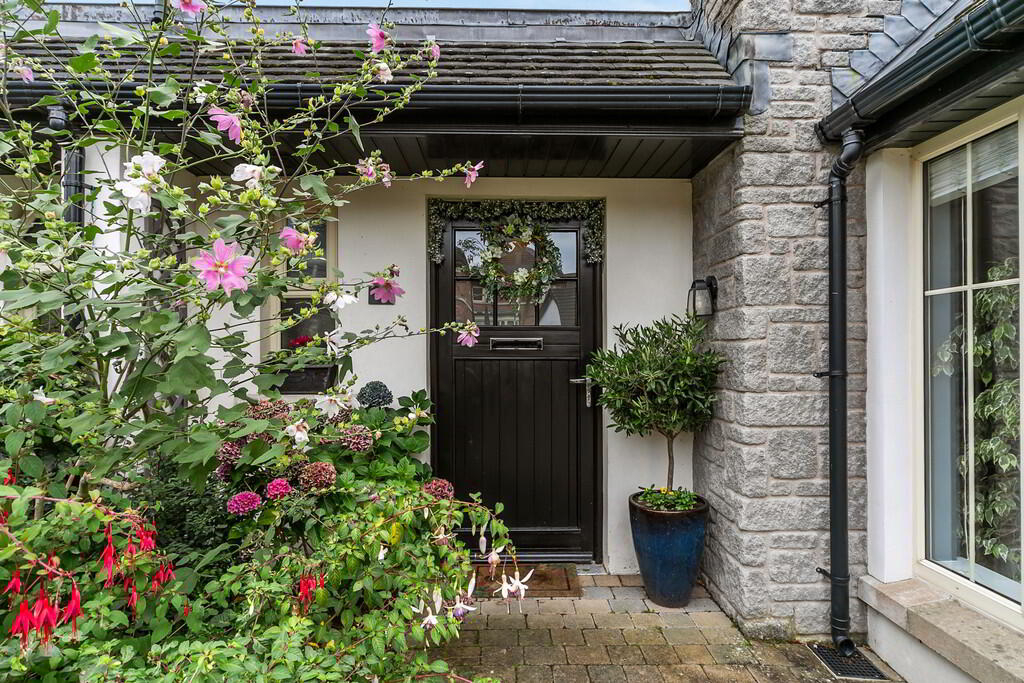 Photo 2 of 14 Bracken Hill Close, Ballymaconaghy Road, Belfast