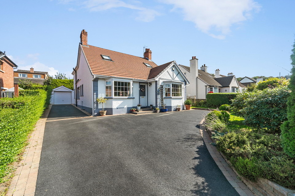 Photo 2 of 54 Gilnahirk Park, Belfast