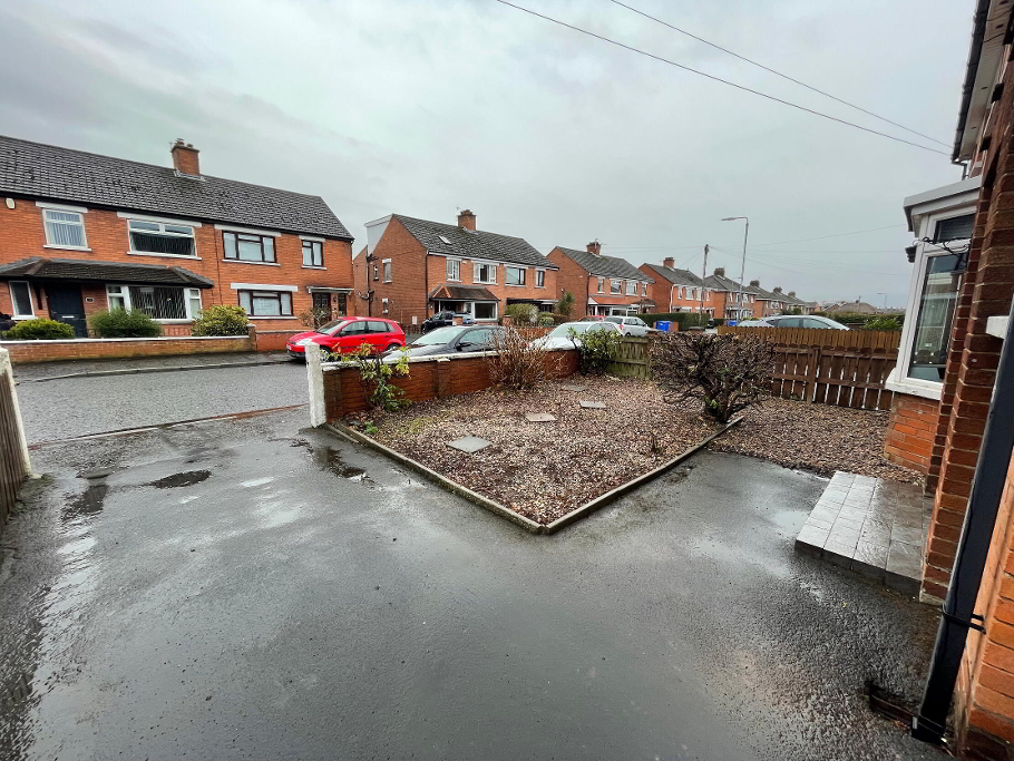 Photo 2 of 32 Clonallon Park, Belmont Road, Belfast