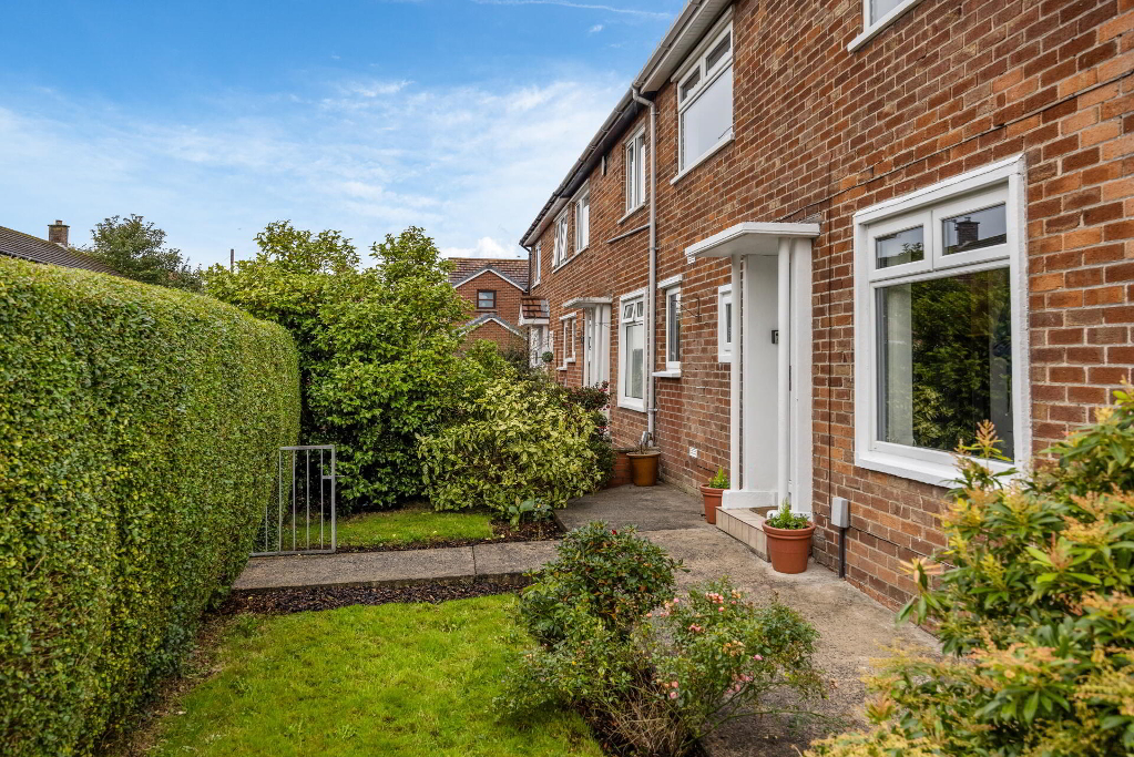 Photo 2 of 21 Cloghan Crescent, Belfast