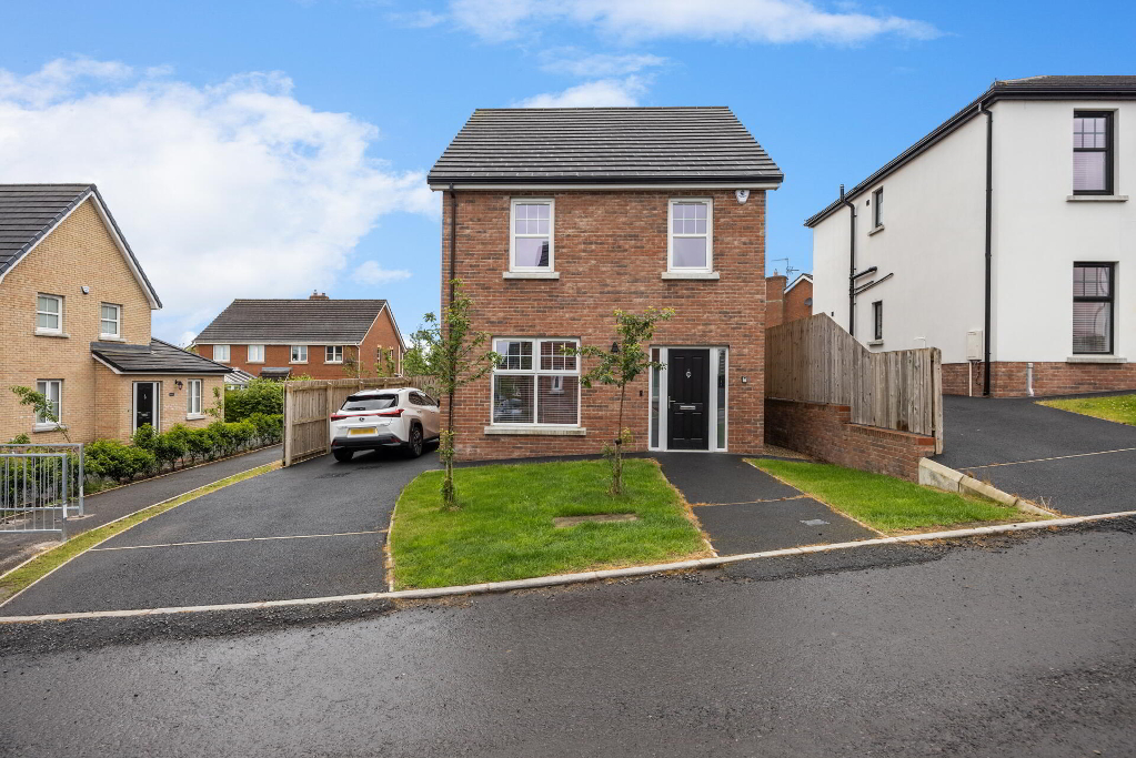 Photo 2 of 37 Sir Richard Wallace Crescent, Lisburn