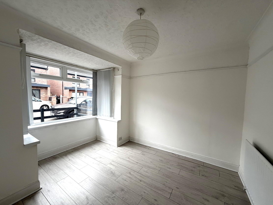 Photo 2 of 16 Sefton Drive, Belfast