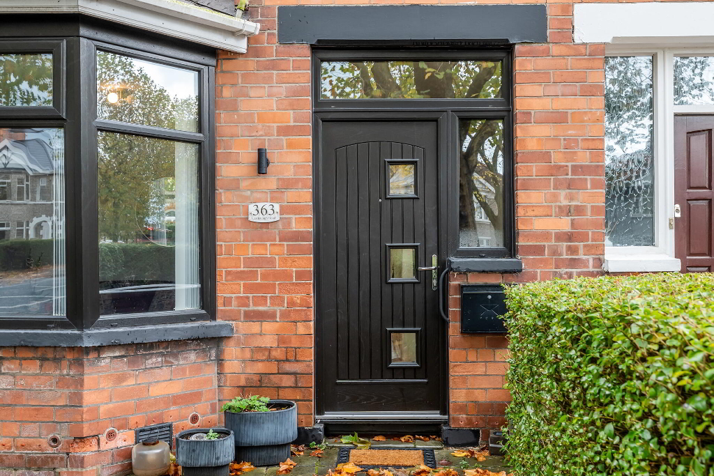 Photo 2 of 363 Castlereagh Road, Belfast