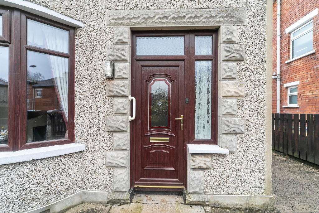 Photo 2 of 40 Locksley Gardens, Upper Lisburn Road, Belfast
