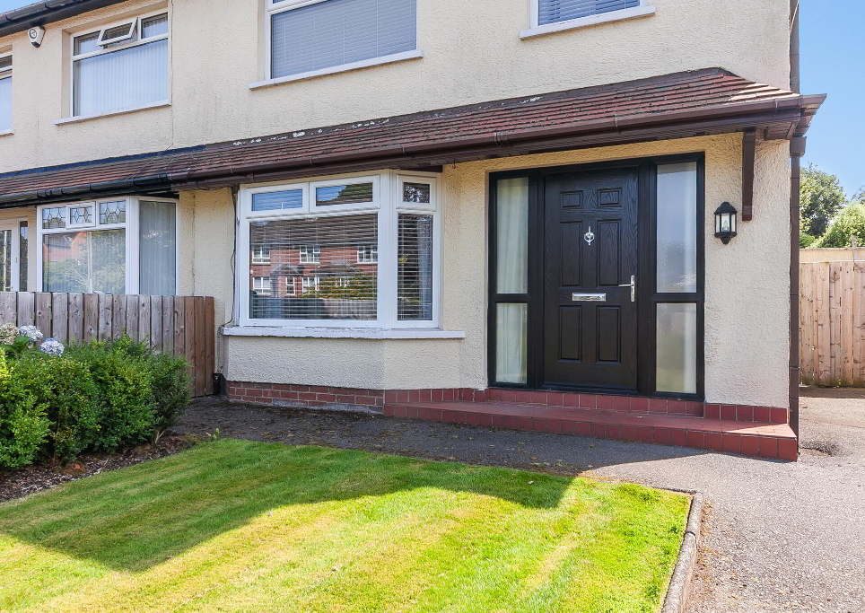 Photo 2 of 33 Kingsway Park, Belfast