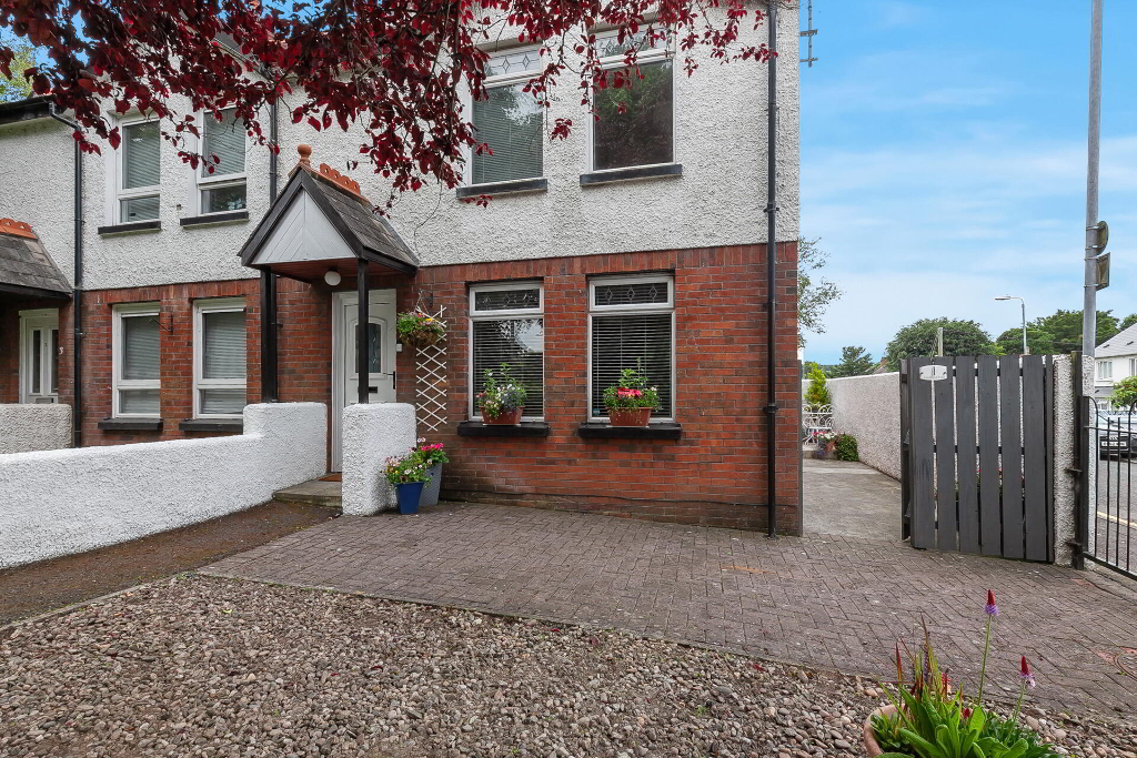 Photo 2 of 1 Saintfield Road, Belfast