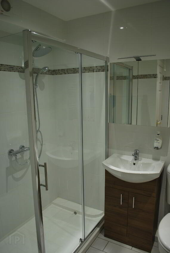 3 Sandringham Court