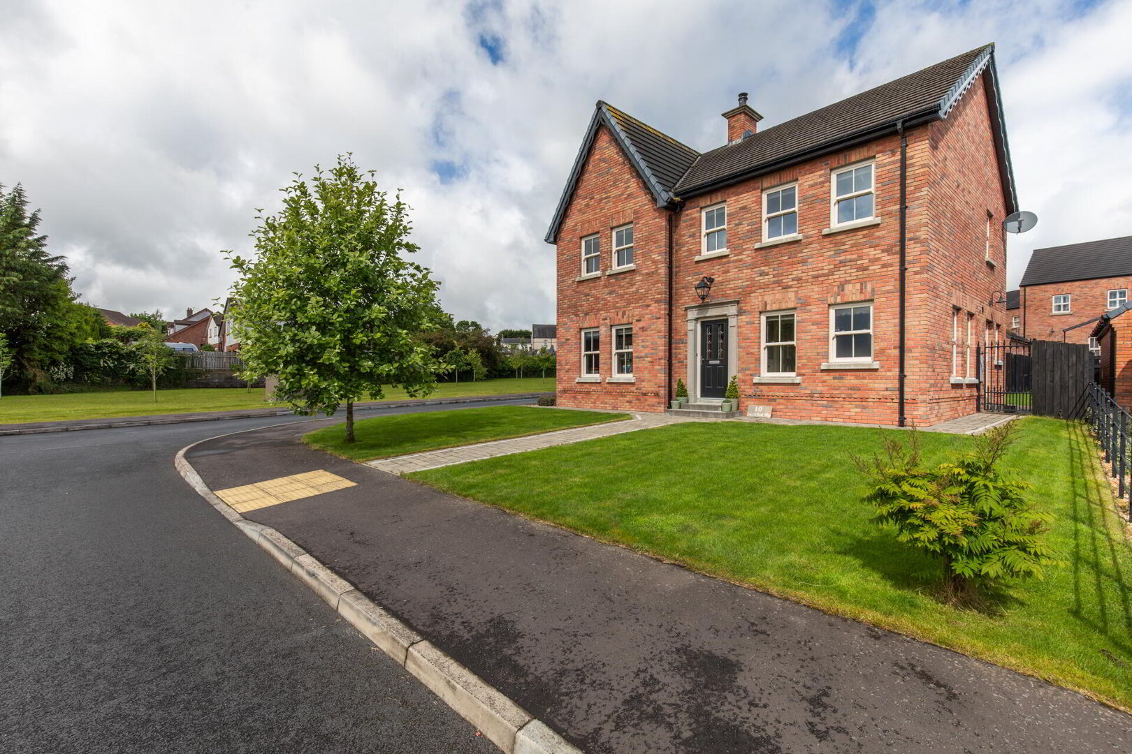 Photo 1 of 10 Laurel Bank Way, Moneyreagh, Newtownards