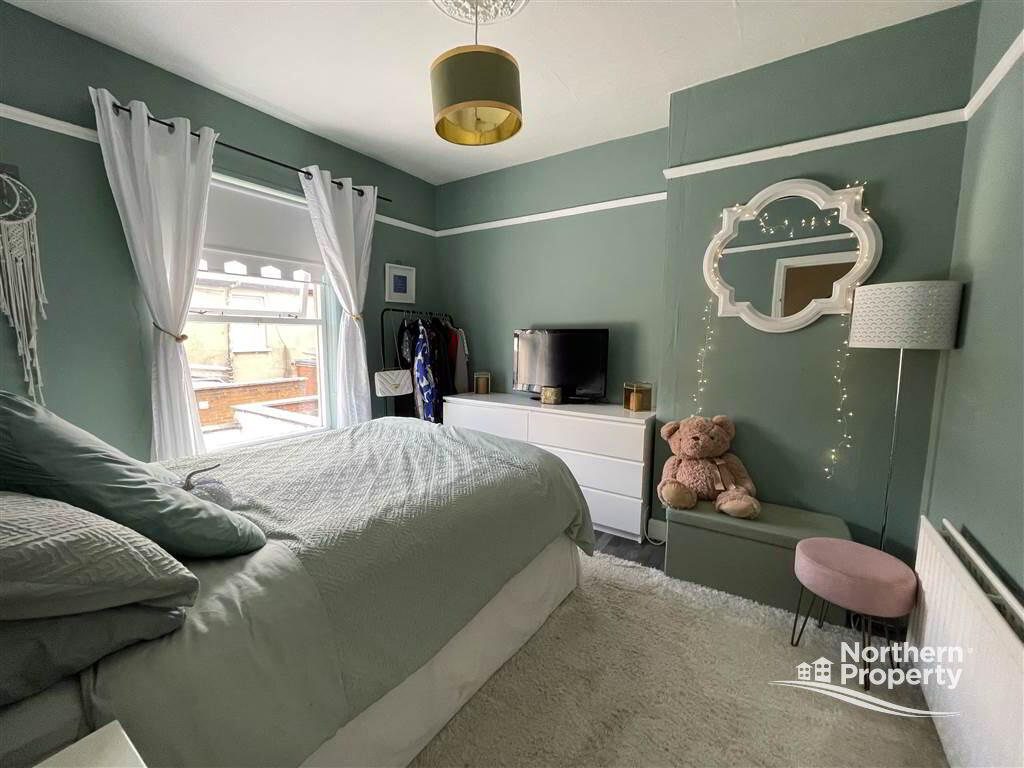 Photo 12 of 34 Fallswater Drive, Belfast