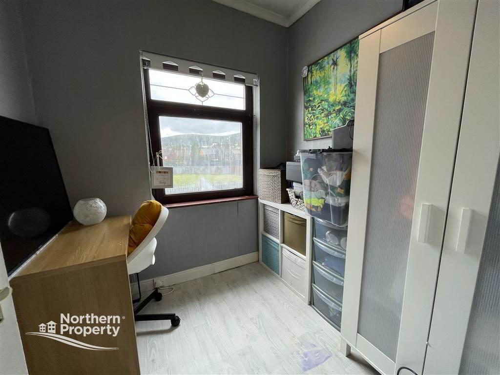 Photo 14 of 34 Fallswater Drive, Belfast