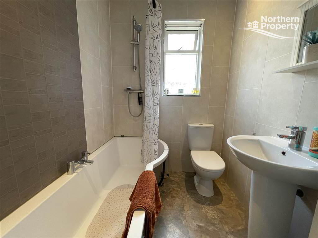 Photo 15 of 34 Fallswater Drive, Belfast