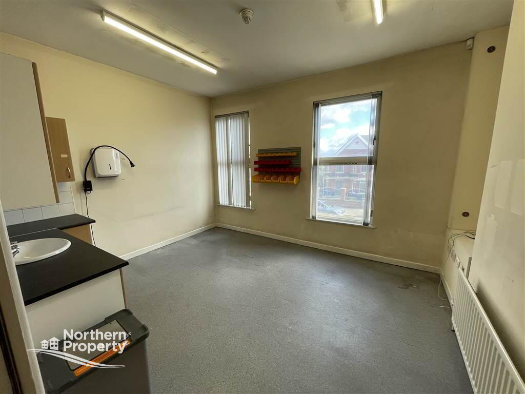 Photo 12 of 475 Falls Road, Belfast