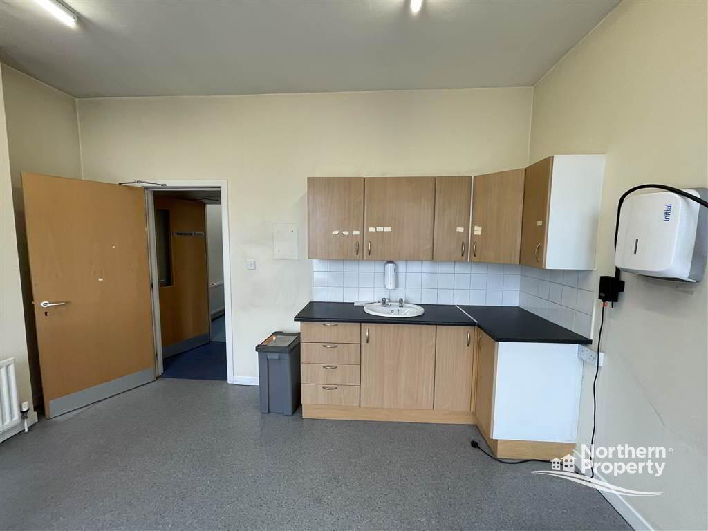 Photo 14 of 475 Falls Road, Belfast