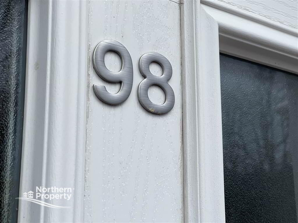 Photo 4 of 98 Mountpottinger Road, Belfast