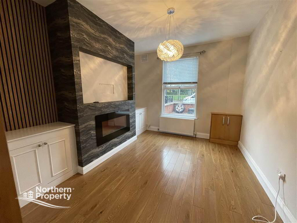 Photo 7 of 98 Mountpottinger Road, Belfast