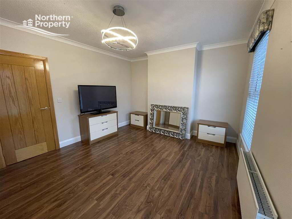 Photo 16 of 98 Mountpottinger Road, Belfast