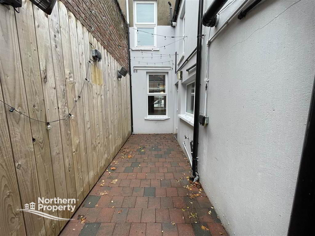 Photo 25 of 98 Mountpottinger Road, Belfast