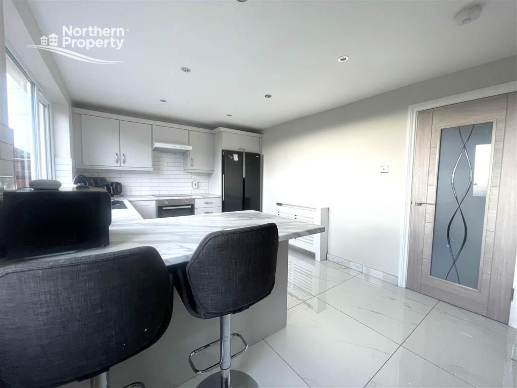 Photo 10 of 186 Lenadoon Avenue, Belfast