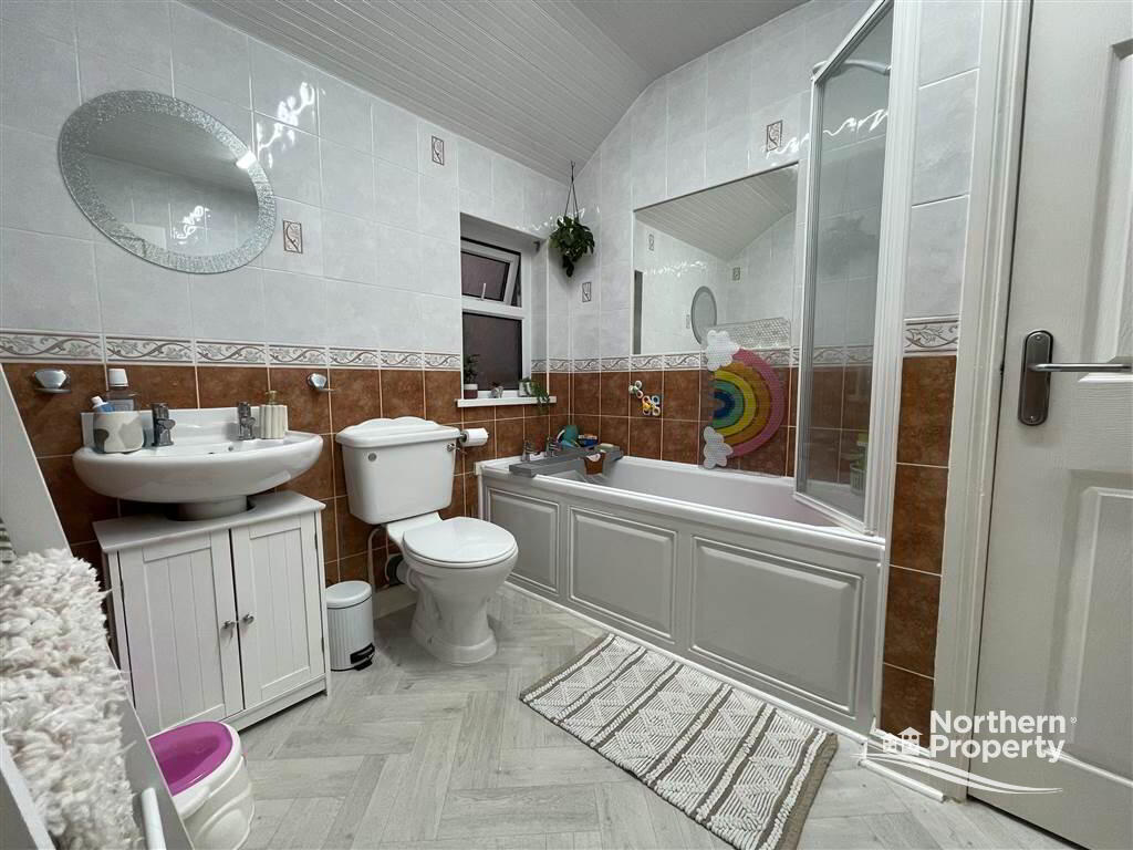 Photo 18 of 11 Beechmount Street, Belfast