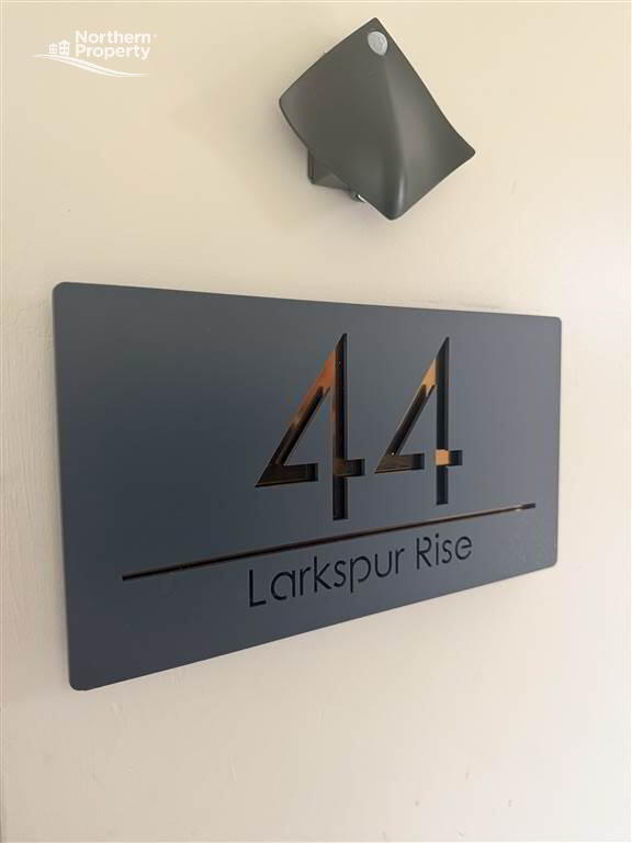 Photo 2 of 44 Larkspur Rise, Belfast