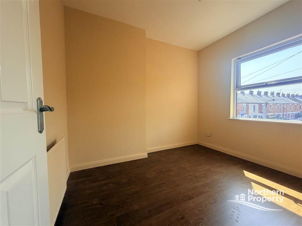 Photo 10 of 40 Iveagh Drive, Belfast