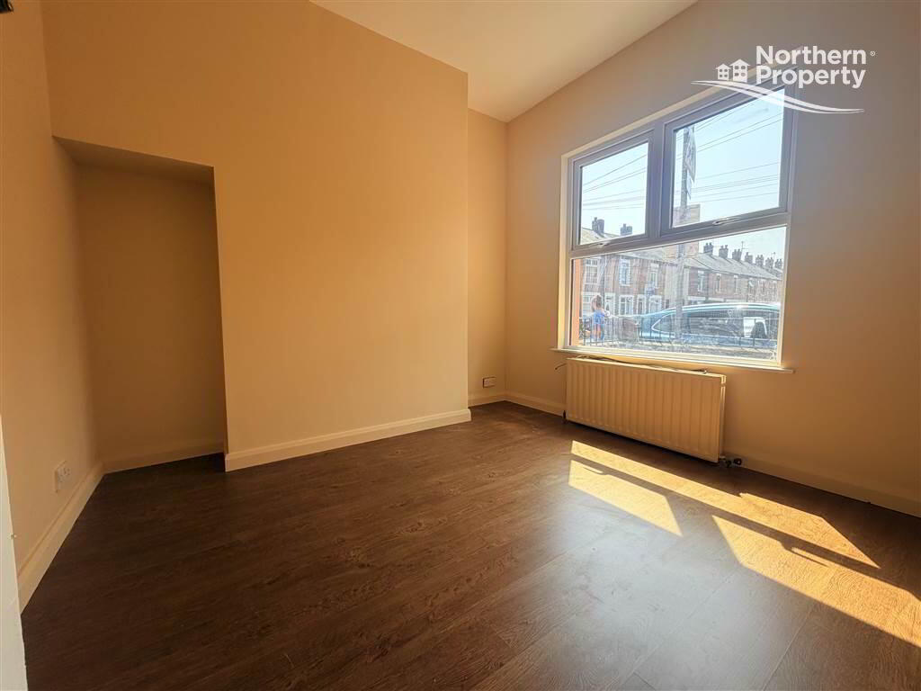 Photo 3 of 40 Iveagh Drive, Belfast