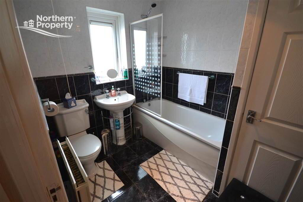 Photo 13 of 23 Clonfaddan Crescent, Belfast