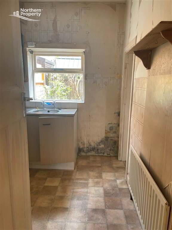 Photo 8 of 37 Glencairn Crescent, Belfast