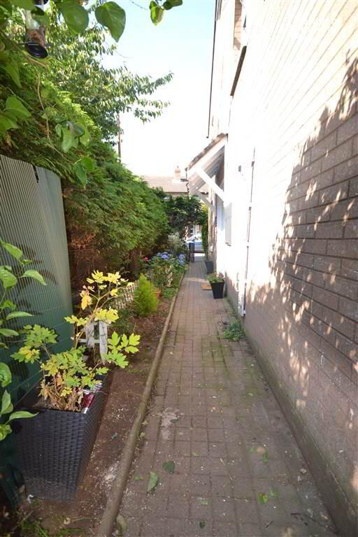 Photo 3 of 4 Seaforde Gardens, Belfast