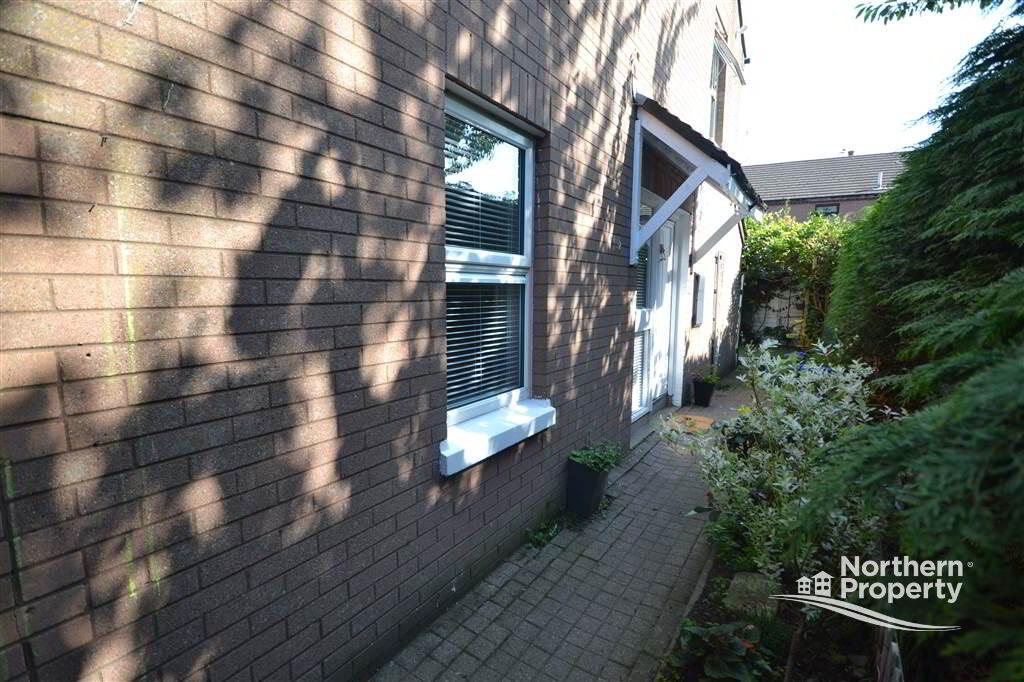 Photo 2 of 4 Seaforde Gardens, Belfast