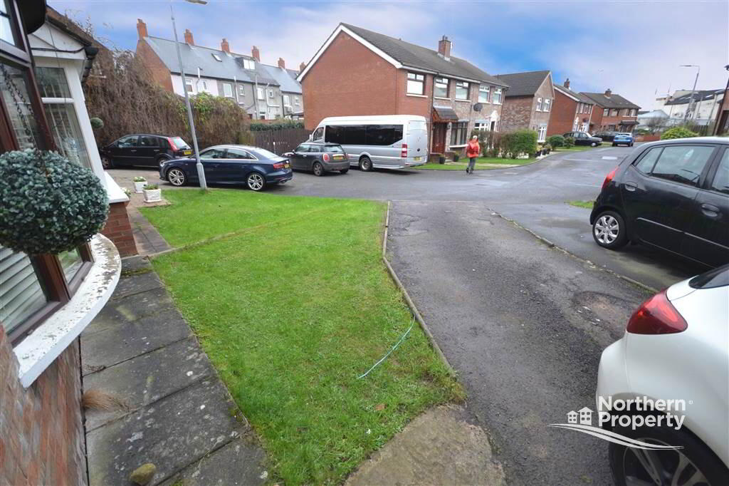 Photo 2 of 5 Lake Glen Close, Belfast