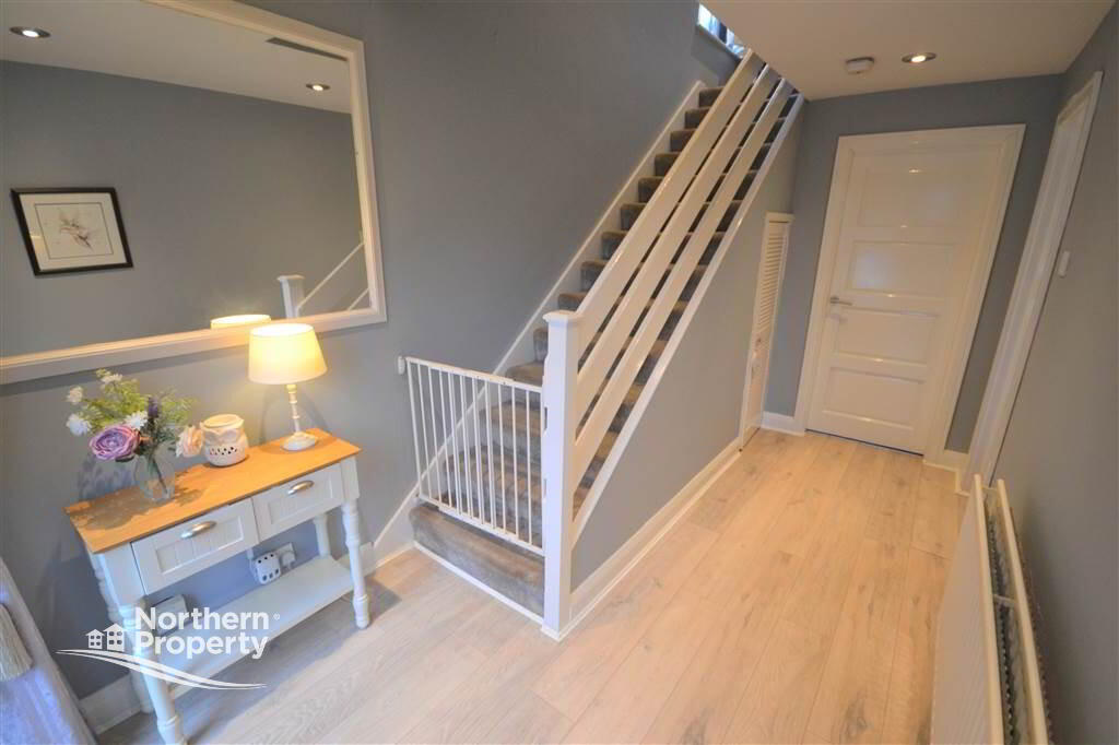 Photo 3 of 5 Lake Glen Close, Belfast