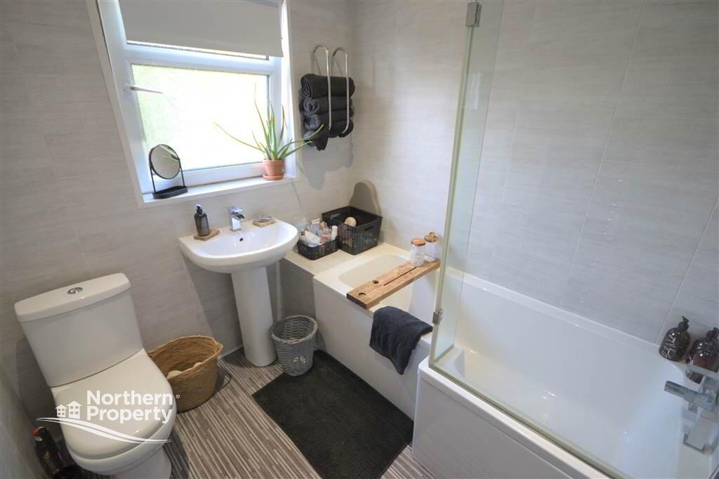 Photo 11 of 57 Lagmore Grove, Dunmurry, Belfast