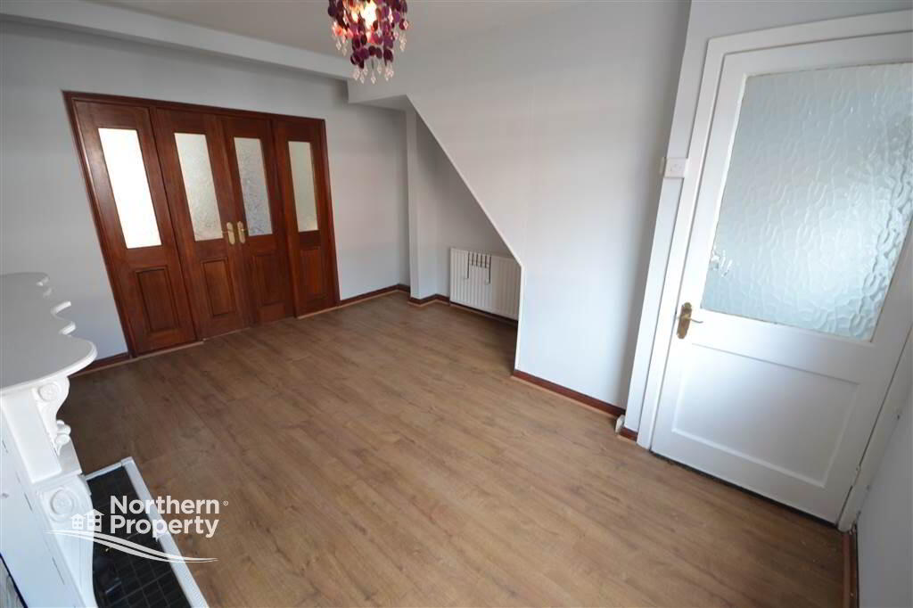 Photo 4 of 10 Beechmount Crescent, Belfast