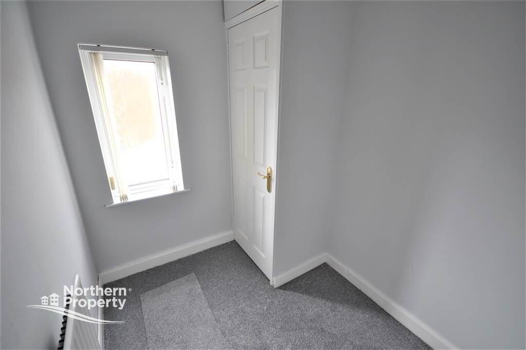 Photo 11 of 10 Beechmount Crescent, Belfast