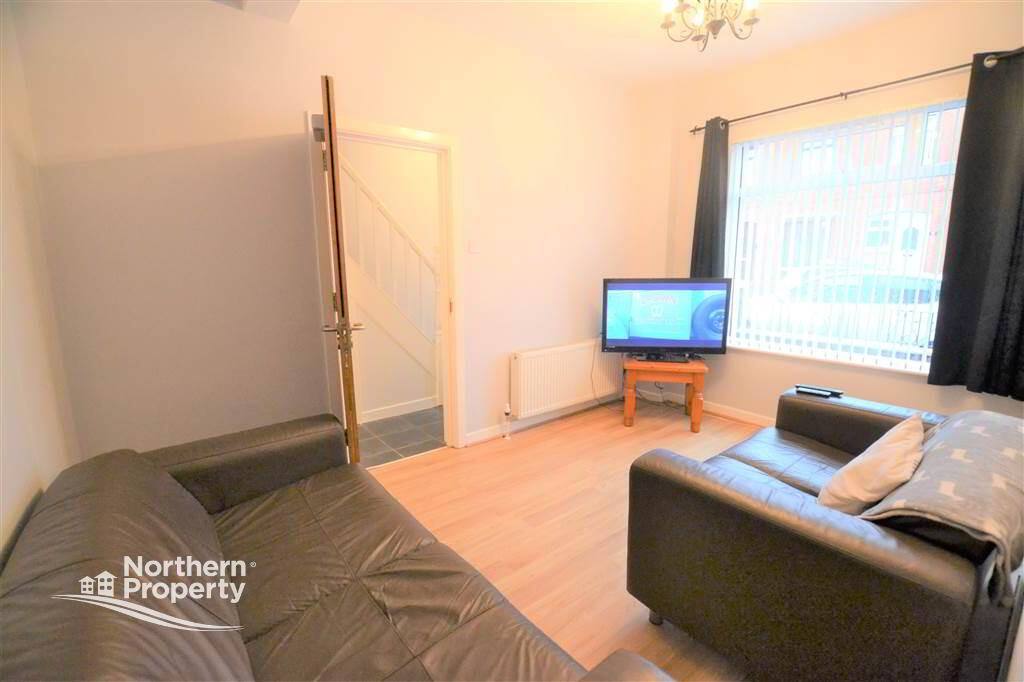 Photo 5 of 13 Iveagh Drive, Belfast