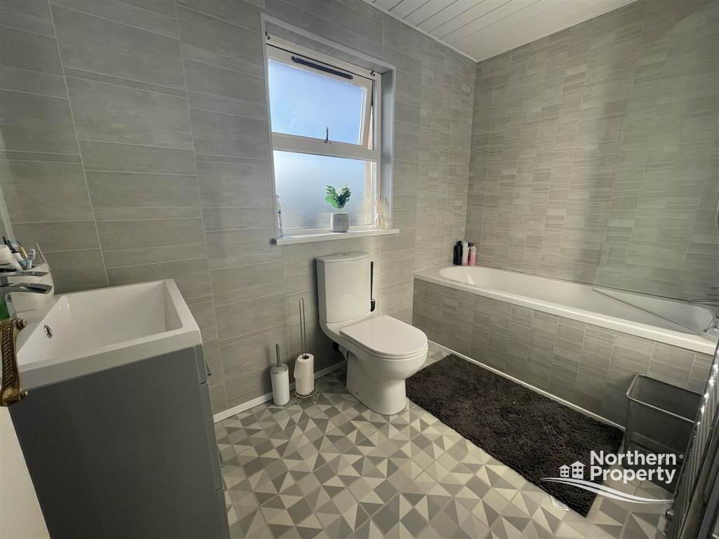 Photo 10 of 26 Dungloe Crescent, Lenadoon, Belfast