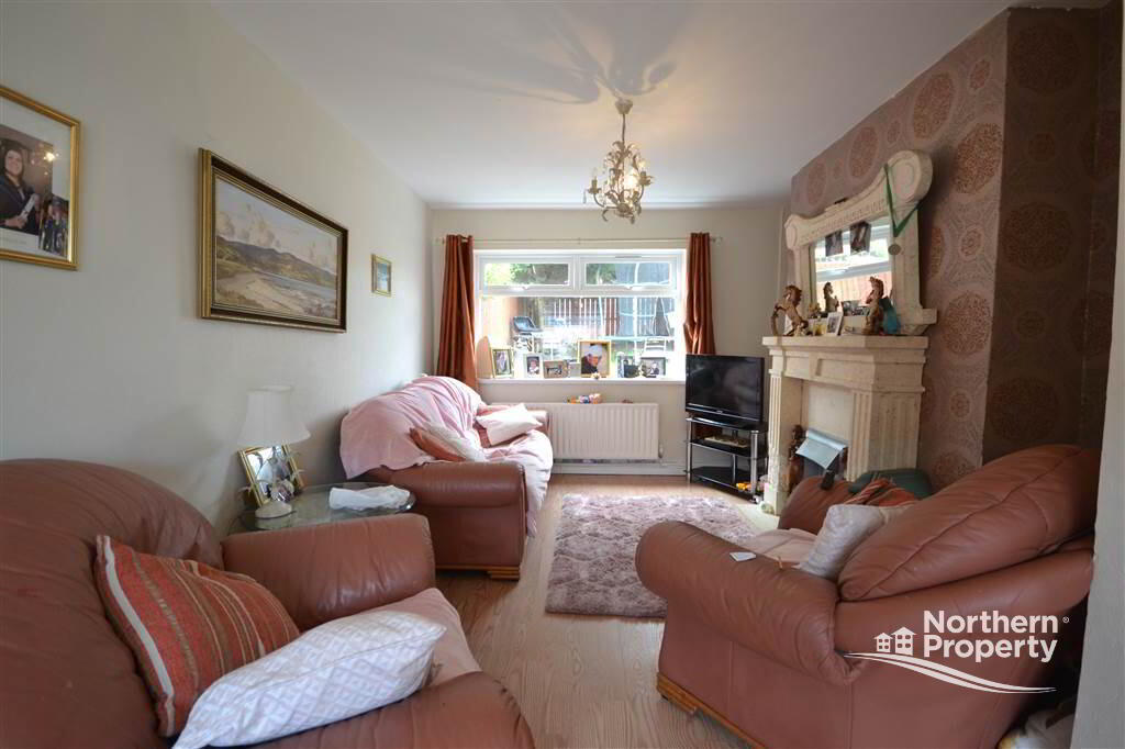 Photo 3 of 28 Bearnagh Drive, Belfast
