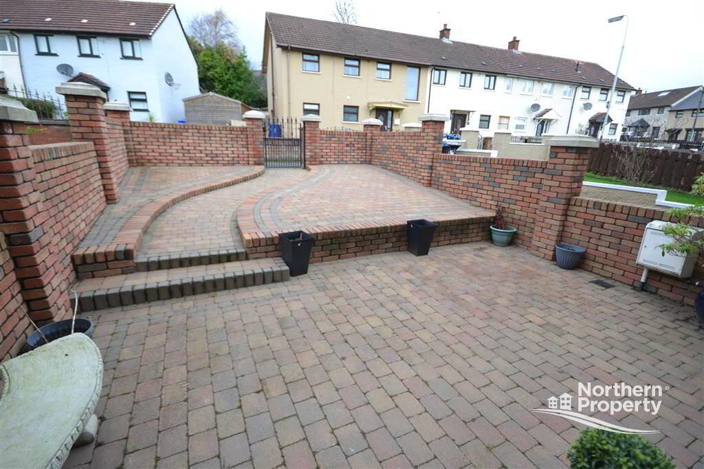 Photo 2 of 9 Whitecliff Drive, Belfast