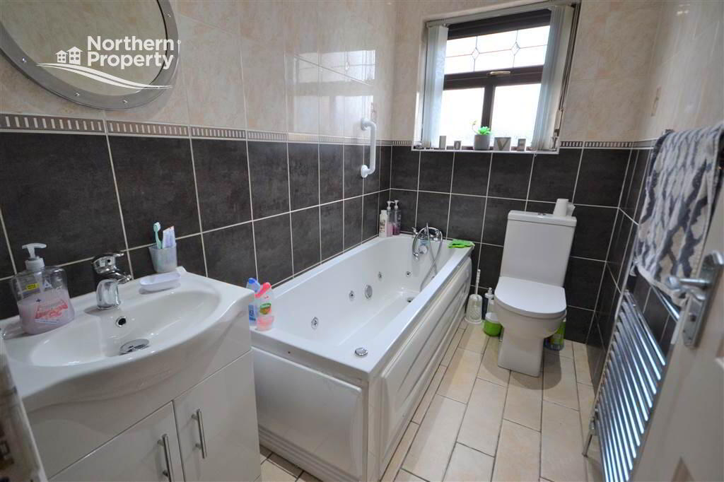 Photo 8 of 9 Whitecliff Drive, Belfast