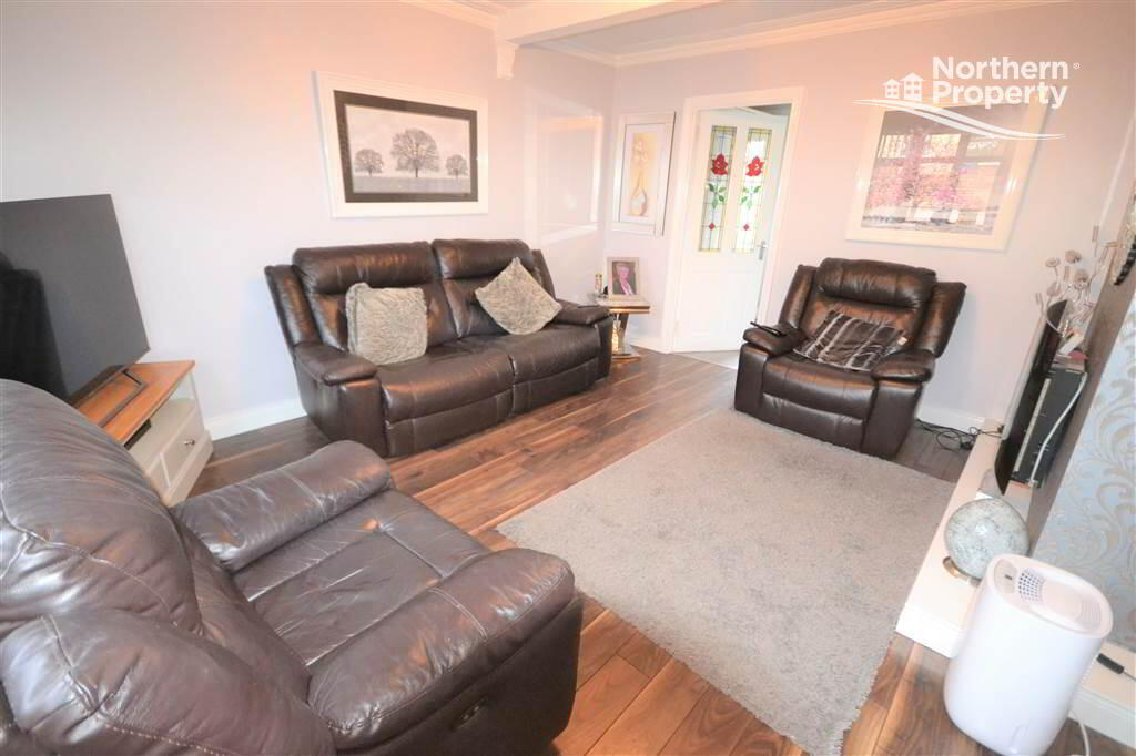 Photo 3 of 9 Whitecliff Drive, Belfast