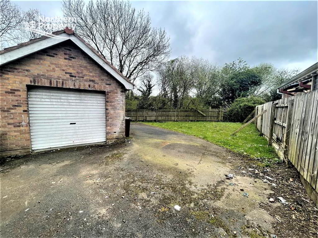 Photo 21 of 8 Mount Eagles Grove, Belfast