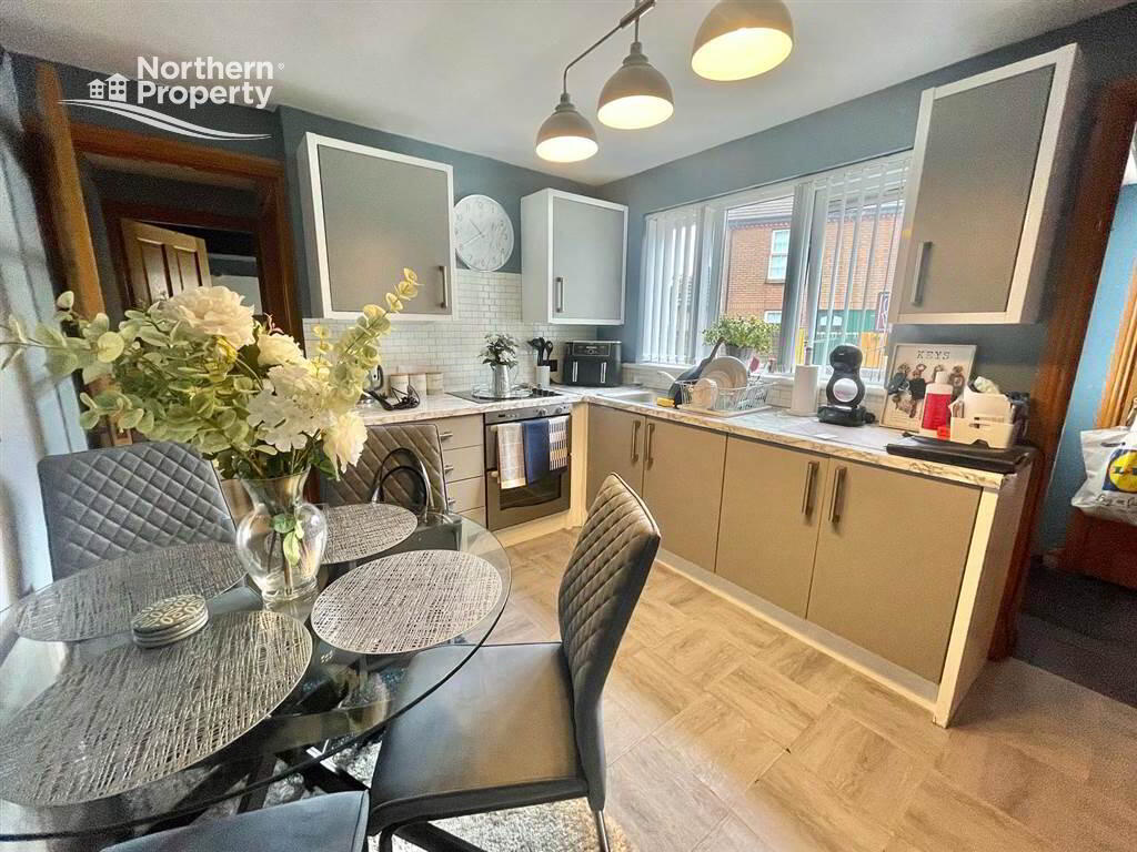 Photo 4 of 16 Albertbridge Road, Belfast