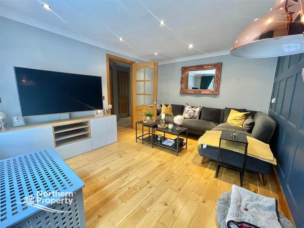 Photo 3 of 16 Albertbridge Road, Belfast
