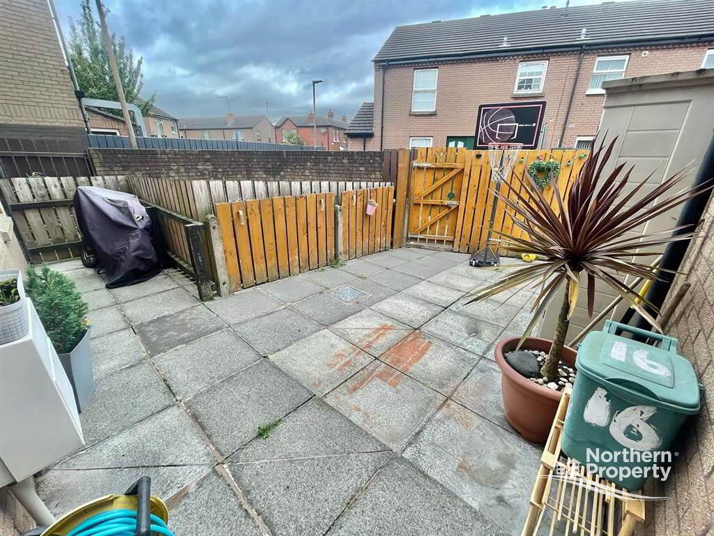 Photo 9 of 16 Albertbridge Road, Belfast