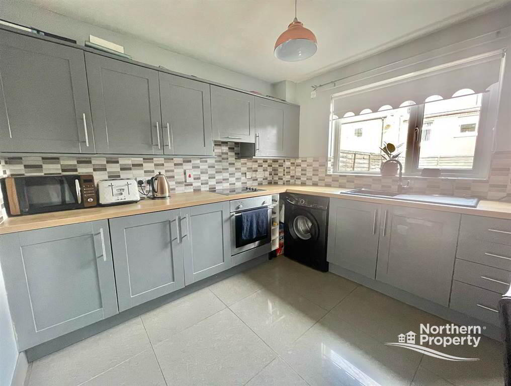Photo 3 of 12 Lisfaddan Drive, Belfast